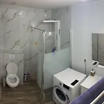 2 Pièces De Jade Dans à Appartamento Montauban