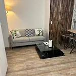 2 Pièces De Jade Dans à Appartamento