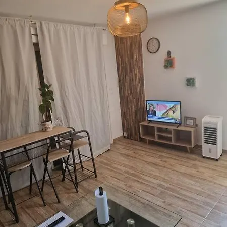 2 Pieces De Jade Dans A Apartman