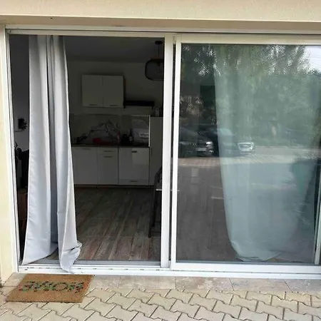 2 Pieces De Jade Dans A Apartman