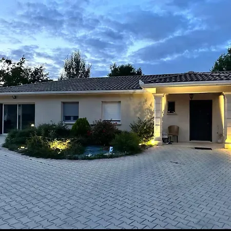 2 Pièces De Jade Dans à Appartement