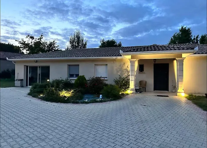 2 Pièces De Jade Dans à Appartement