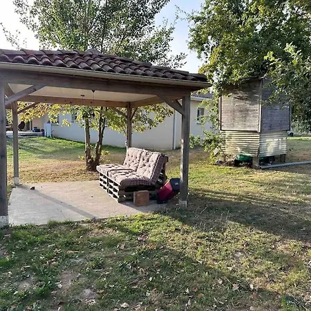 2 Pieces De Jade Dans A דירה *