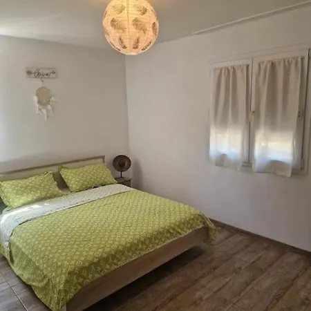 2 Pieces De Jade Dans A *